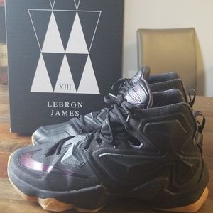 Nike LEBRON XIII